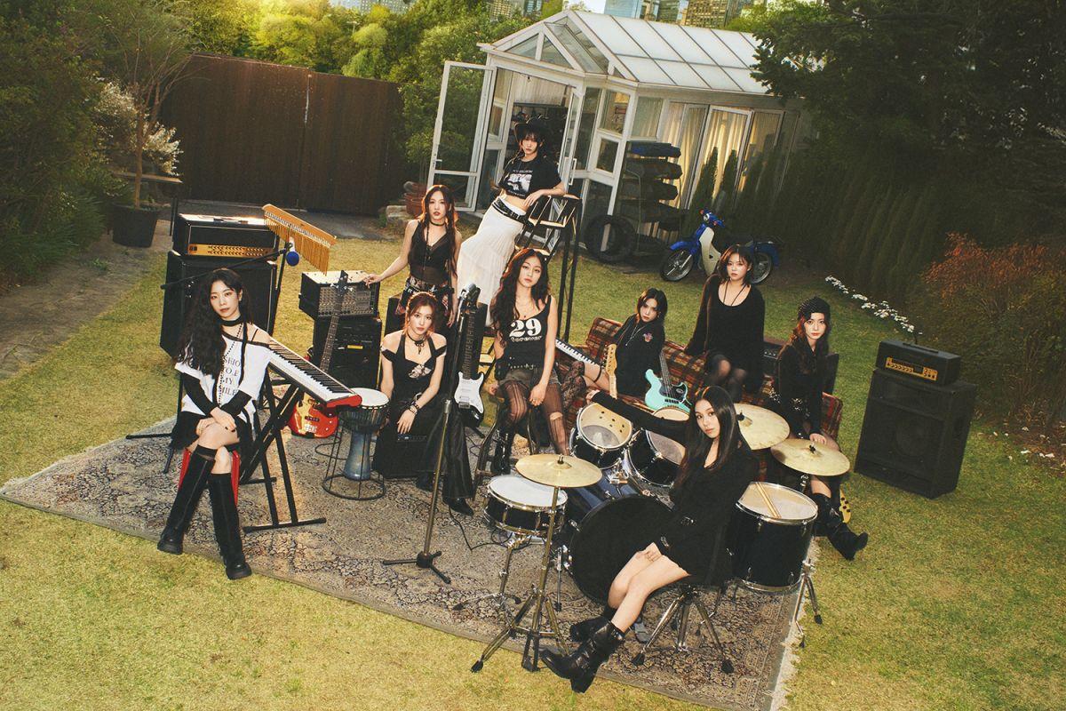 国内初！富士急ハイランドにて「TWICE LOVELYSドローン＆花火ショー 