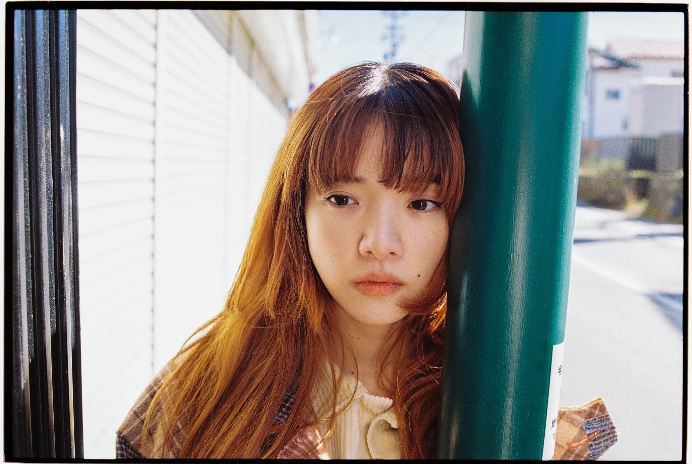 あいみょん、12月6日(水)に15thシングル「あのね」CD発売決定！映画『窓ぎわのトットちゃん』主題歌となる表題曲「あのね」は11月15日(水)より先行配信！そして新アーティスト写真＆ジャケット写真＆楽曲の一部が視聴できるvery  short movieを公開！｜Fanpla｜ファン ...