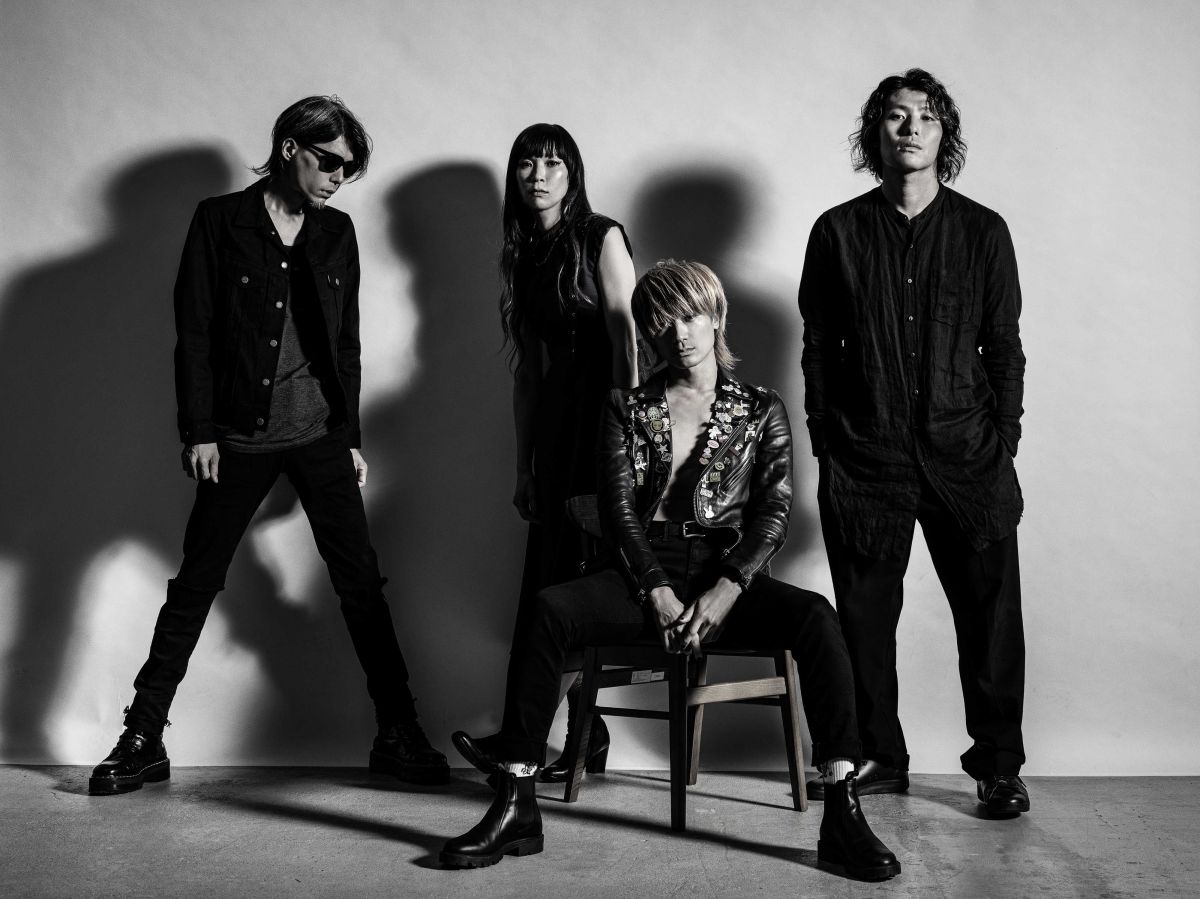 a flood of circle、漫才師・金属バットと異色のツーマンライブ